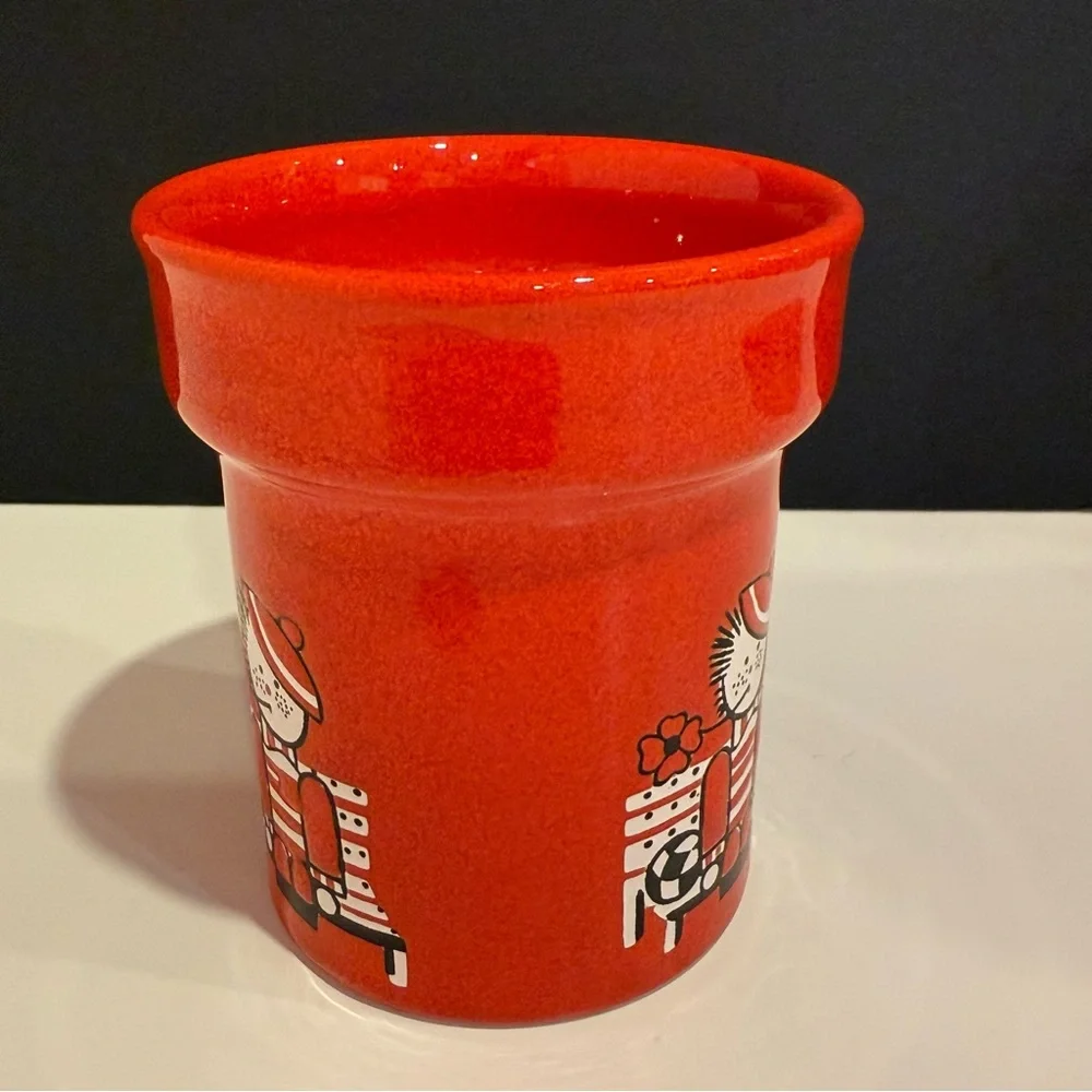 WAECHTERSBACH Red Cup with Soccer Player on a Bench